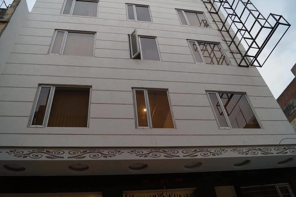 Готель Omega Residency Нью-Делі Екстер'єр фото